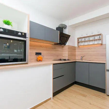Apartment Petea Omis Exterior photo
