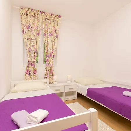 Apartment Petea Omis Room photo