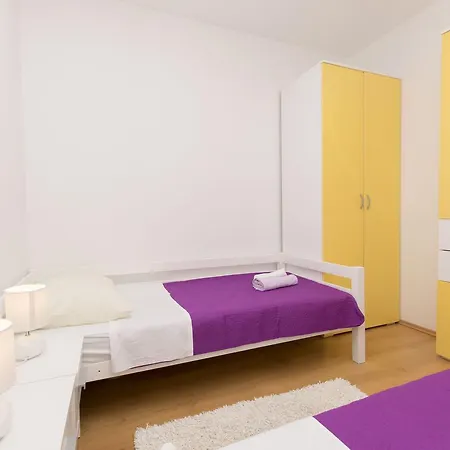 Apartment Petea Omis Room photo
