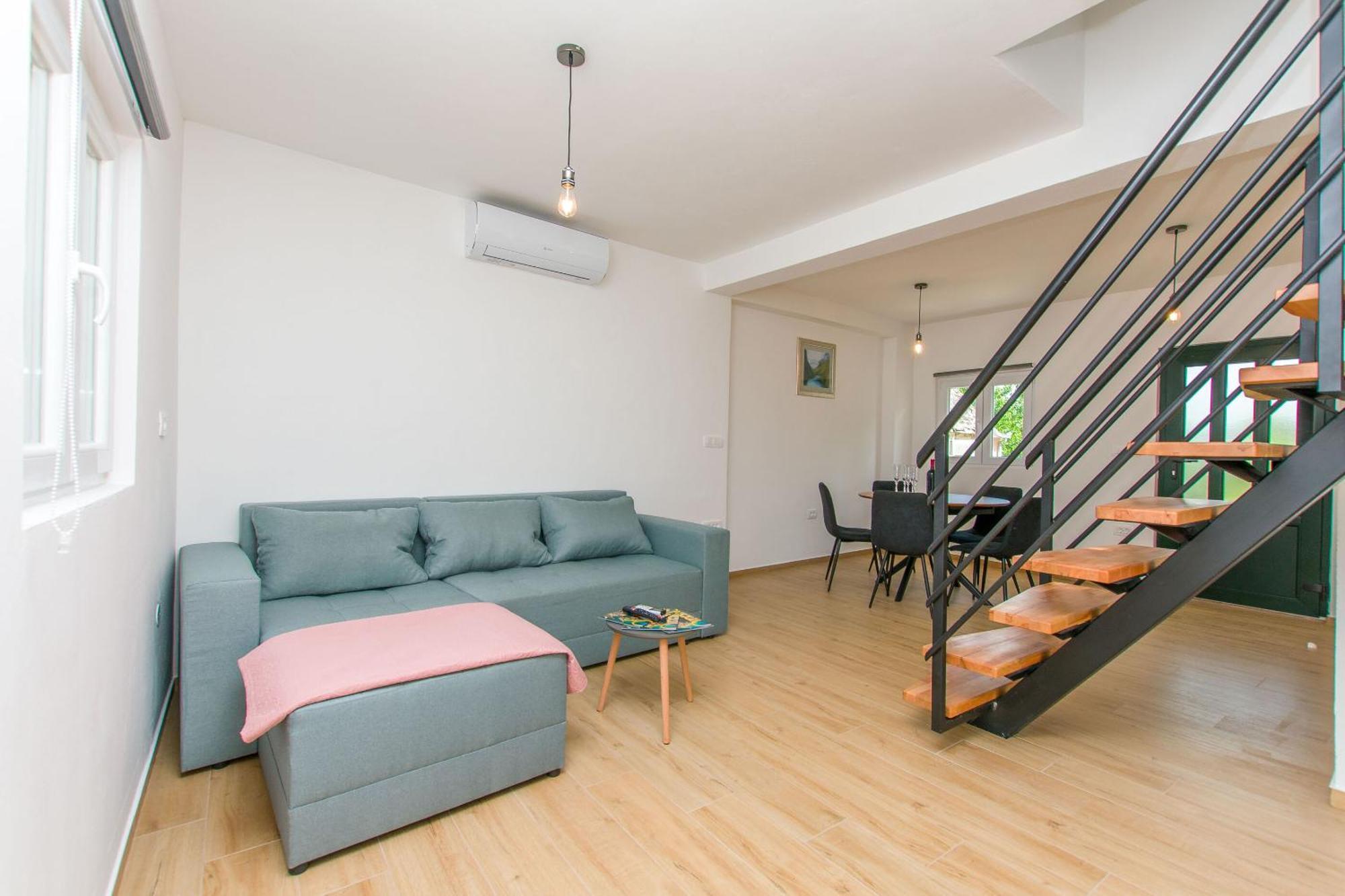 Apartment Petea *